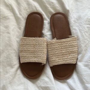 Cushionaire Women's Cream Woven Slide Sandals